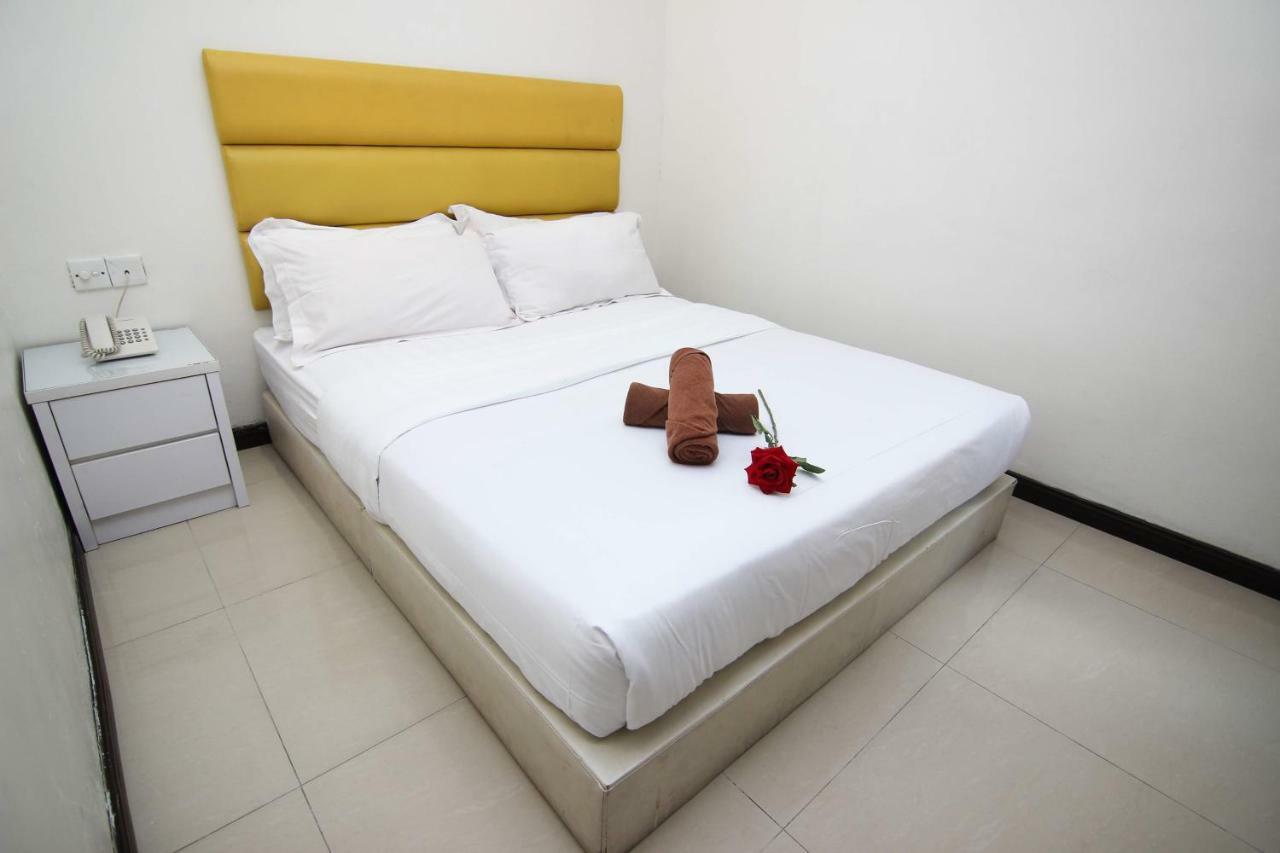 Rose Cottage Hotel Bandar Seri Alam Джохор Бахру Екстериор снимка